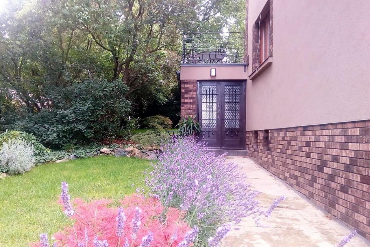 Apartman V Zahrade Praha Troja - Apartment In The Garden Prague Troja Luaran gambar