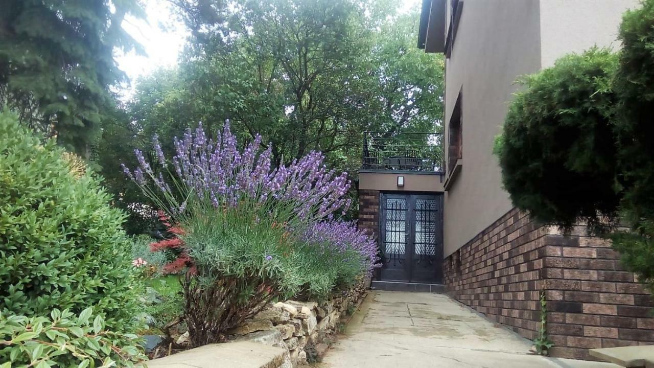 Apartman V Zahrade Praha Troja - Apartment In The Garden Prague Troja Luaran gambar